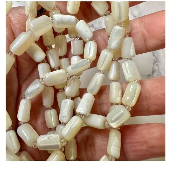 Vintage mother of pearl long beaded necklace - Picture 3 of 8